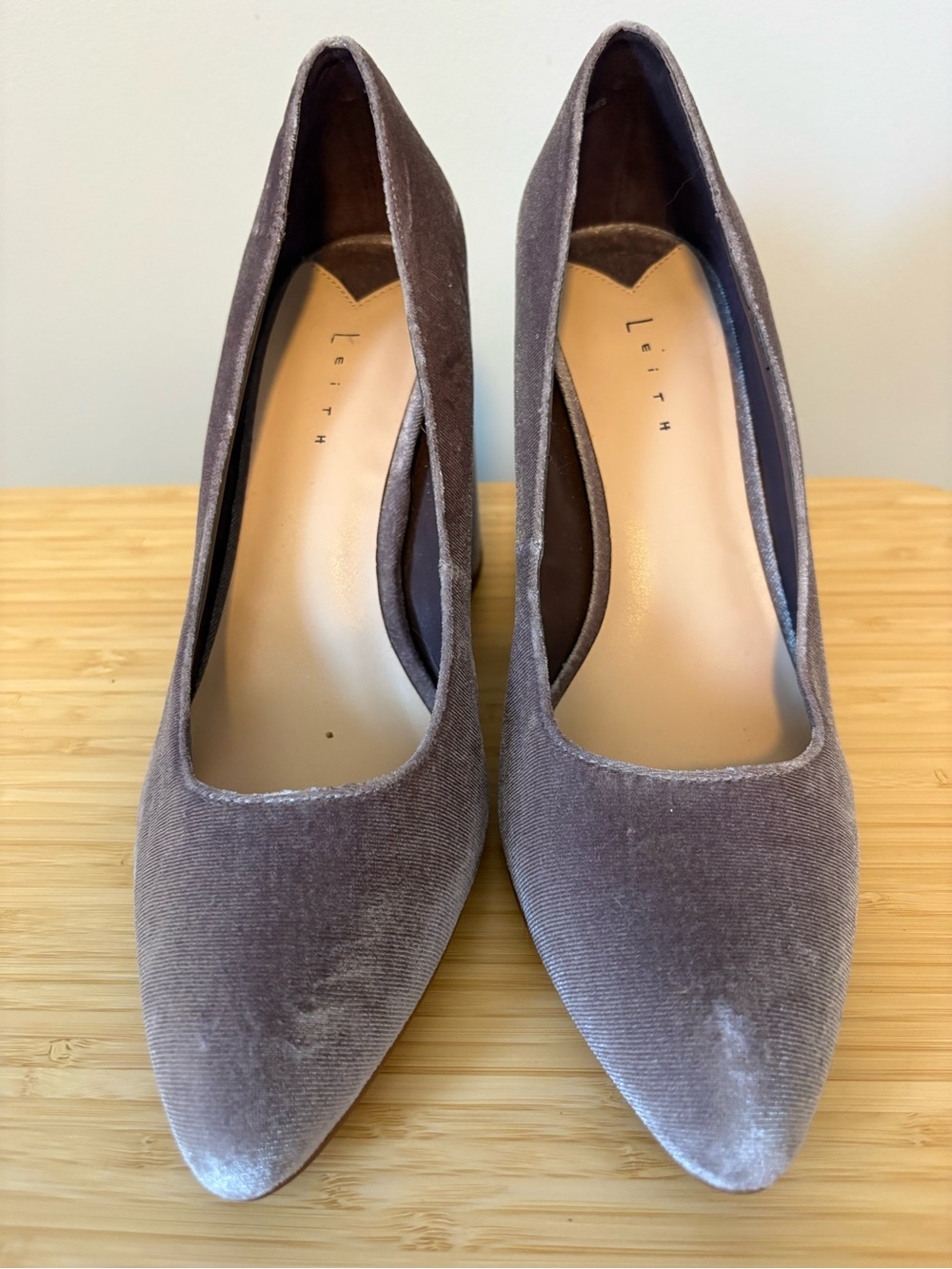 Leith Women's Velvet Pointed-Toe Pumps in Grey/Silver